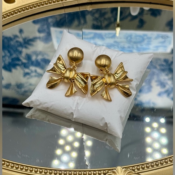 🆕 OSCAR DE LA RENTA 🧿 NWOT Gilded Gold Bow Clip-On Earrings - Picture 12 of 14